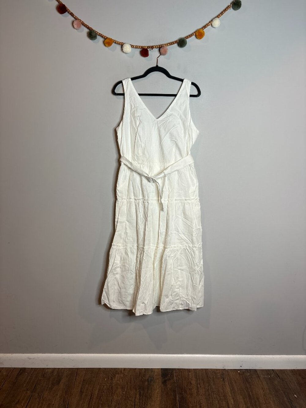 NWT Ann Taylor Petite White V-Neck Tiered Textured Midi Dress with Belt